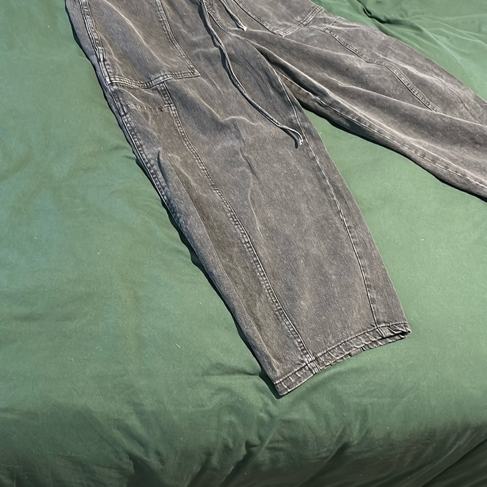 Stylish washed black barrel jeans
